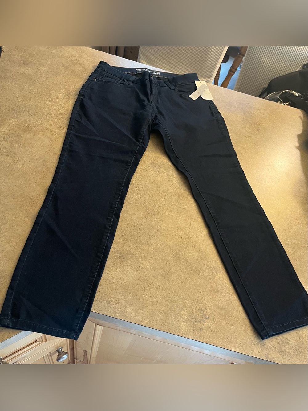 NWT The Rockstar Jeans - 12
Short - Old Navy - Stretchy - Dark Blue 27.5" Inseam